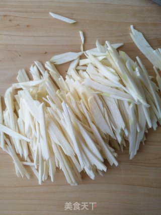 茭白肉丝的做法步骤：2