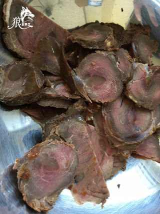 凉拌酱牛肉的做法步骤：1
