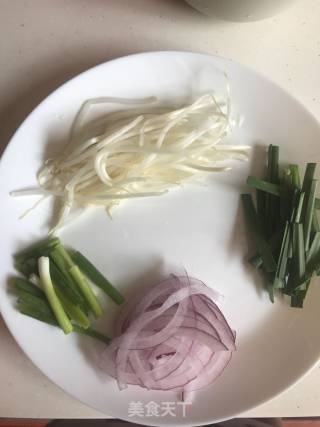 地道美味的干炒牛河的做法步骤：4