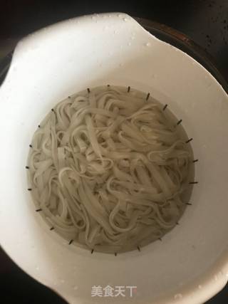 地道美味的干炒牛河的做法步骤：5