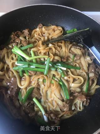 地道美味的干炒牛河的做法步骤：7