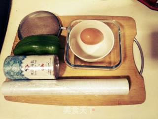 青椒鸡蛋羹（五分钟快手减脂餐微波炉）的做法步骤：1