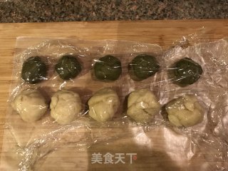 抹茶蛋黄酥的做法步骤：4
