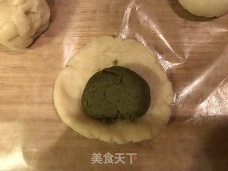 抹茶蛋黄酥的做法步骤：5