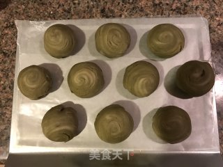 抹茶蛋黄酥的做法步骤：12