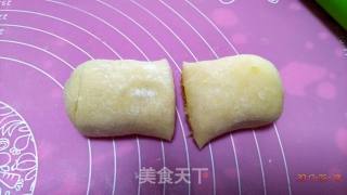酸奶椰蓉花卷的做法步骤：7