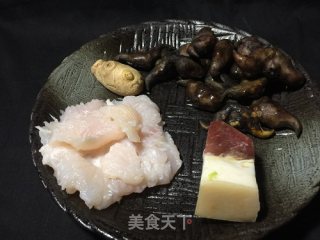 夏季青火小炒：菱角鱼片的做法步骤：1