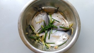 茶香熏鲳鱼的做法步骤：3