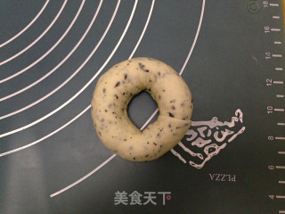 黑芝麻培根贝果的做法步骤：7