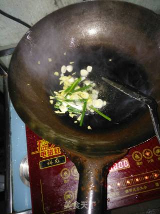 青椒炒蟹腿肉的做法步骤：3