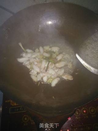青椒炒蟹腿肉的做法步骤：4