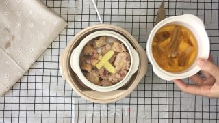 高丽参炖鸡汤的做法步骤：3