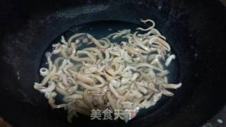 青椒炒墨鱼丝的做法步骤：3
