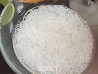 蒜蓉粉丝蒸虾的做法步骤：1