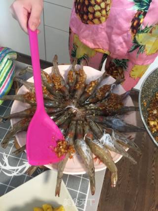 蒜蓉粉丝蒸虾的做法步骤：3