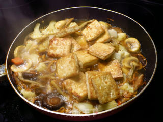 蘑菇豆腐土豆煲的做法步骤：7