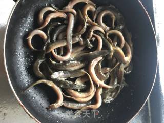 荷包泥鳅汤的做法步骤：3
