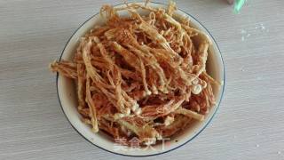 油炸金针菇的做法步骤：7