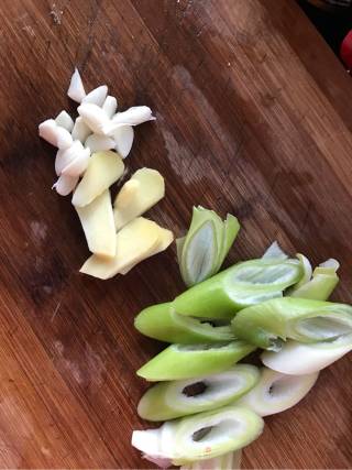 红烧鲳鱼的做法步骤：3