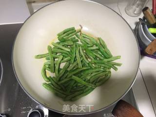 简单版四季豆焖面的做法步骤：2