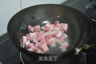 青辣椒炒排骨的做法步骤：2