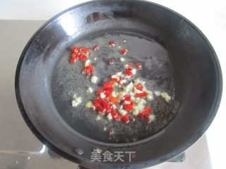 炝炒鸡头苞梗子的做法步骤：1