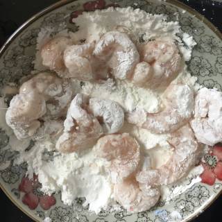 椒盐大虾仁的做法步骤：2
