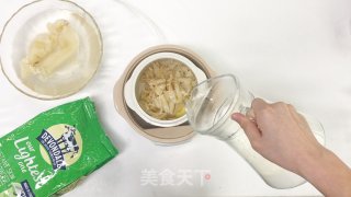 花胶炖奶的做法步骤：5