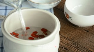 枸杞冰糖燕窝的做法步骤：4