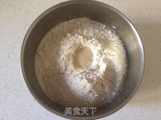 奶酪培根褐麦包的做法步骤：1