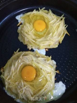 土豆鸡蛋饼的做法步骤：4