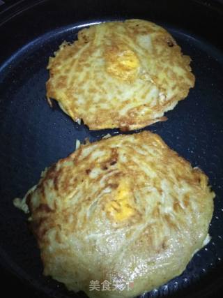土豆鸡蛋饼的做法步骤：5