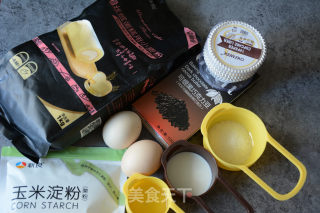 玫瑰花巧克力奶油小蛋糕的做法步骤：1