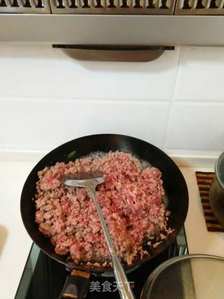香辣牛肉酱的做法步骤：1