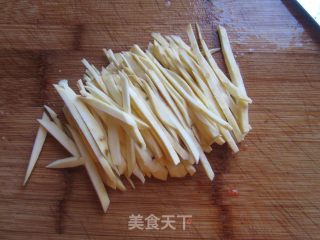 红椒炒薯丝的做法步骤：2