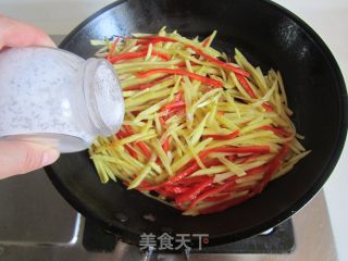 红椒炒薯丝的做法步骤：8