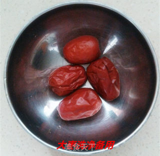 莲子大枣养生粥的做法步骤：2