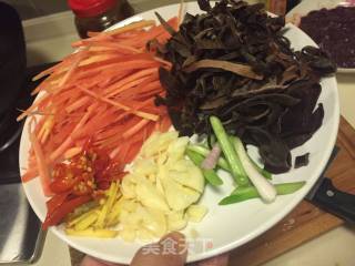 鱼香肉丝的做法步骤：3