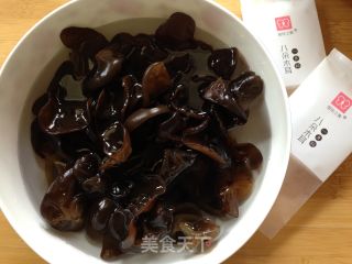 捞汁木耳的做法步骤：1