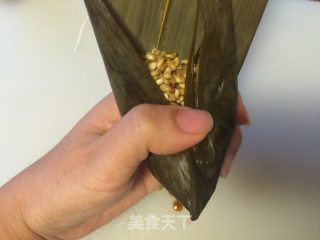 蛋黄肉粽的做法步骤：9