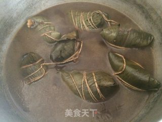 蛋黄肉粽的做法步骤：12