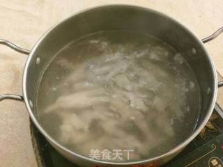 酸辣鸡爪的做法步骤：1