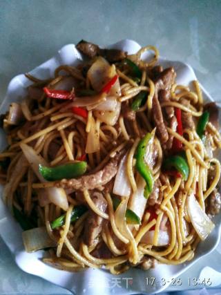 黑椒牛肉炒意粉的做法步骤：2