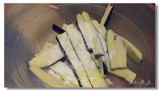酱炒茄条的做法步骤：2