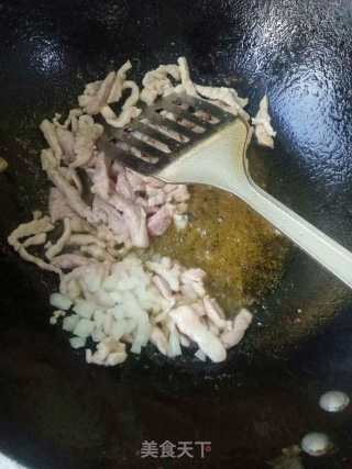 肉丝菜头炒饼的做法步骤：4