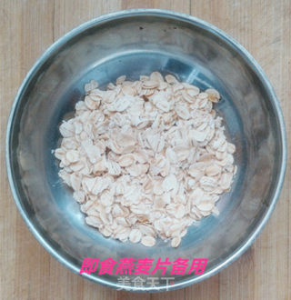 银耳麦片营养粥的做法步骤：2