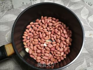 在家自制下酒零食五香花生米的做法步骤：1