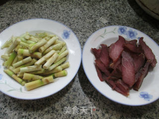 野山笋炒酱肉的做法步骤：1