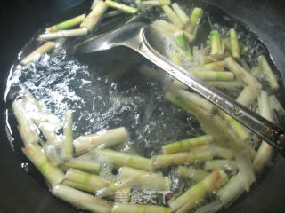 野山笋炒酱肉的做法步骤：2