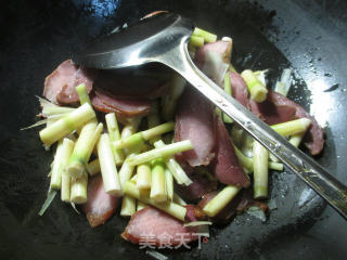 野山笋炒酱肉的做法步骤：4